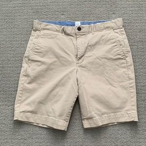 Men’s Gap Flat front Khaki shorts 10” Size 32